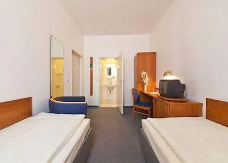 Hotel Centrum Commerz Am Bahnhof Altona 2*