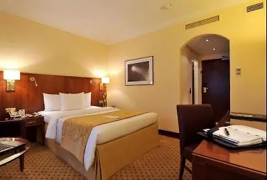 Hotel Courtyard By Marriott Airport