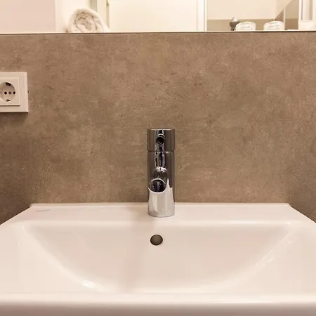 Apricot Hotel 3*