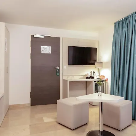 Hotel Apricot