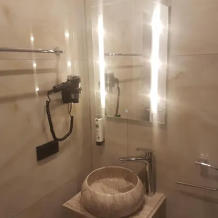 Elbgalerie Hotel 2*