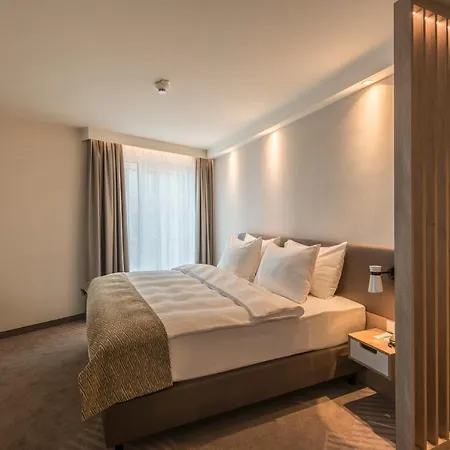 - - Berliner Tor By Ihg Hotel 4*